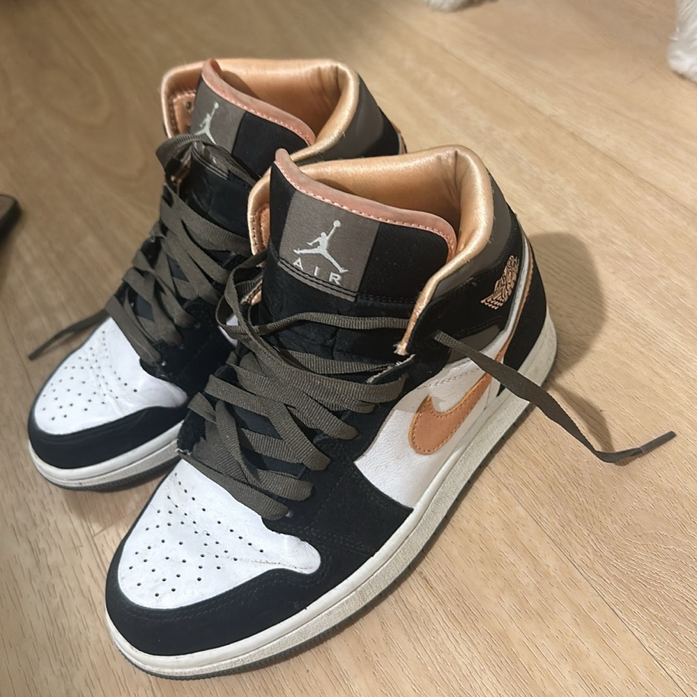 Air Jordan  High Tops used but in a very good condition